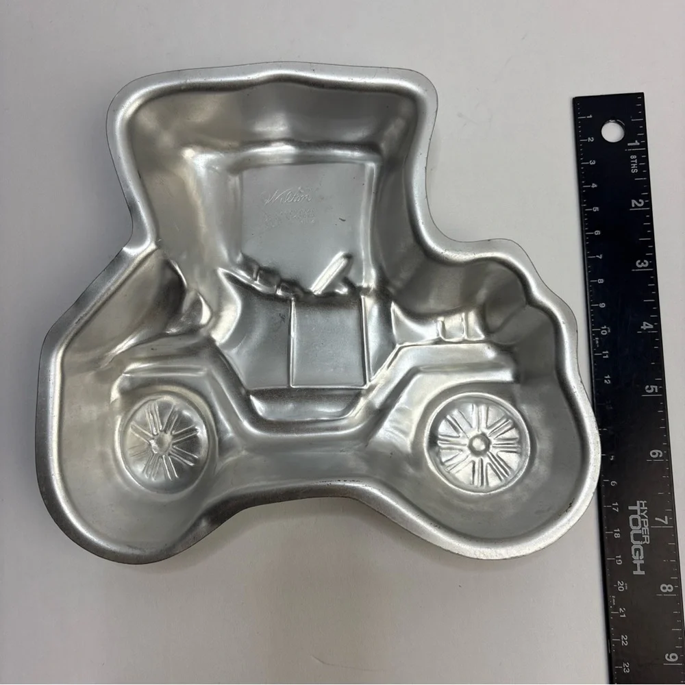 Vintage 1975 Wilton Cake Pan 508-434 Aluminum Old Time Car Carriage Bakeware